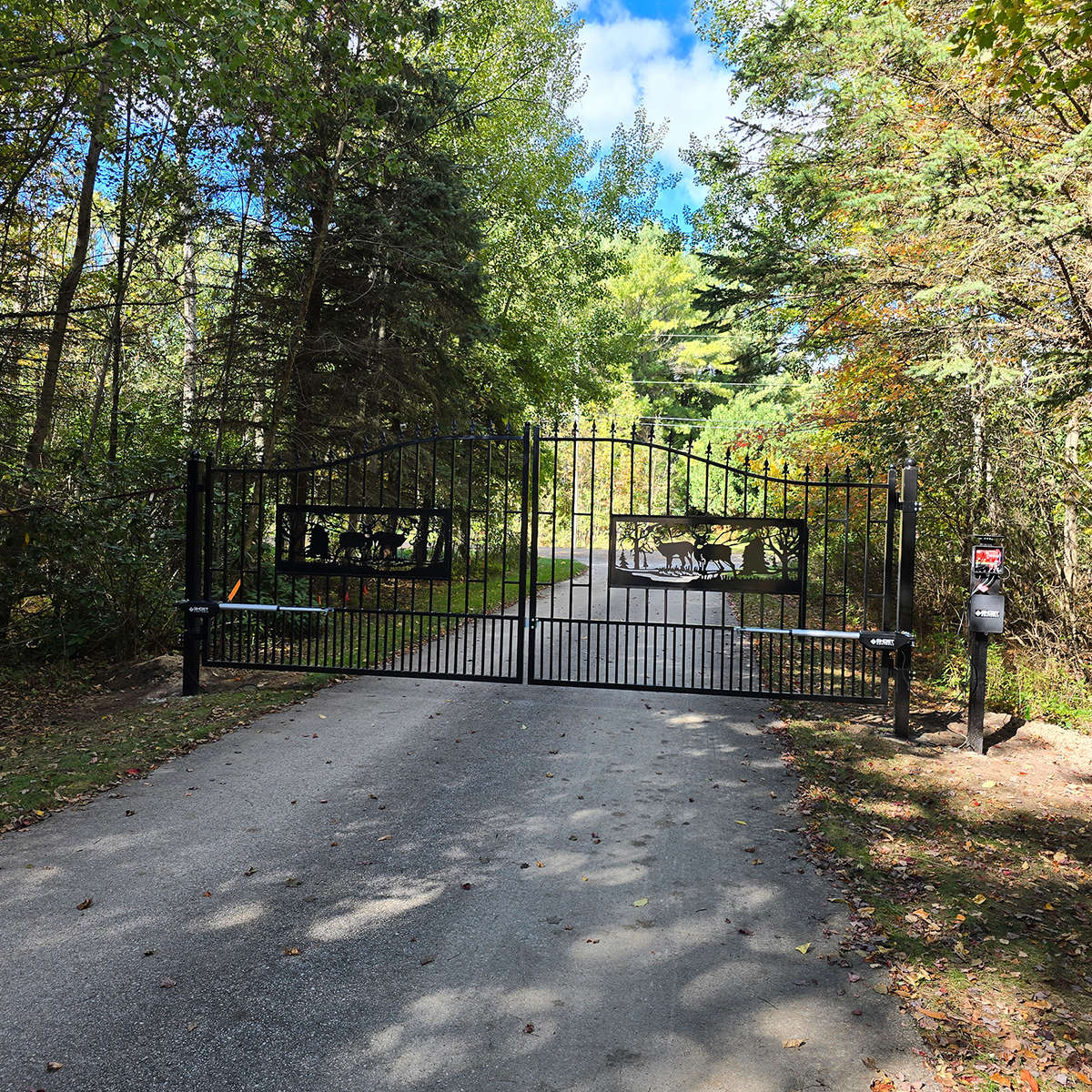 18.7' × 7.1' Powder-Coated Dual-Swing Driveway Gate with Deer Design