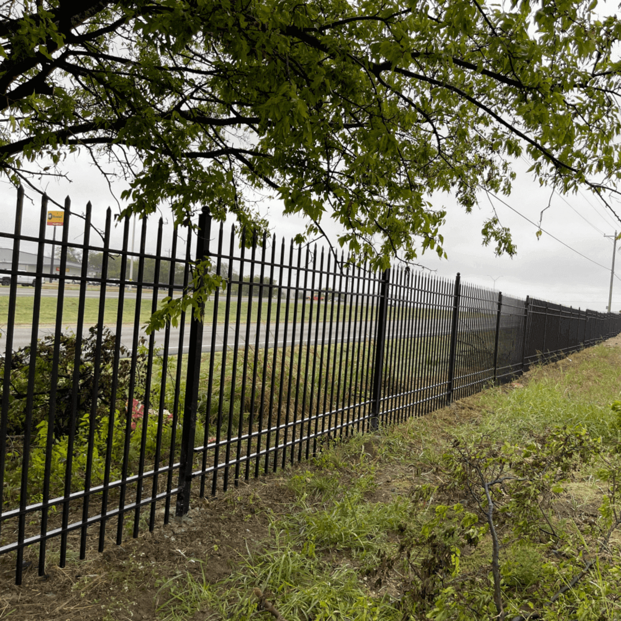 Greatbear 300 Linear Ft. Galvanized-Steel 4-Rail Fence Package – 30 Panels