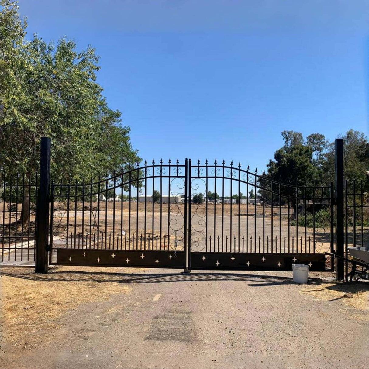 14' × 8' Steel Dual-Swing Driveway Gate with Deer Motif – Black