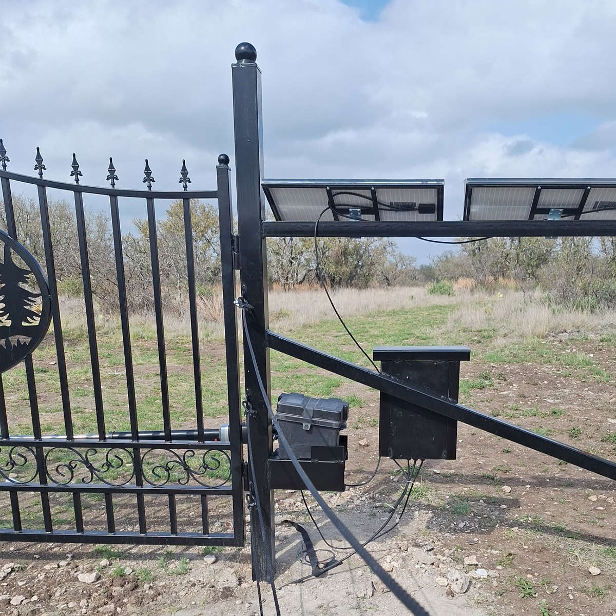 20' × 8' Steel Dual-Swing Driveway Gate with Deer Motif – Black