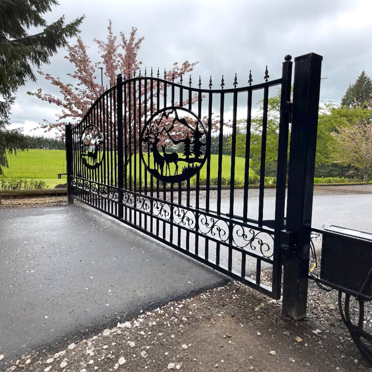 20' × 8' Steel Dual-Swing Driveway Gate with Deer Motif – Black