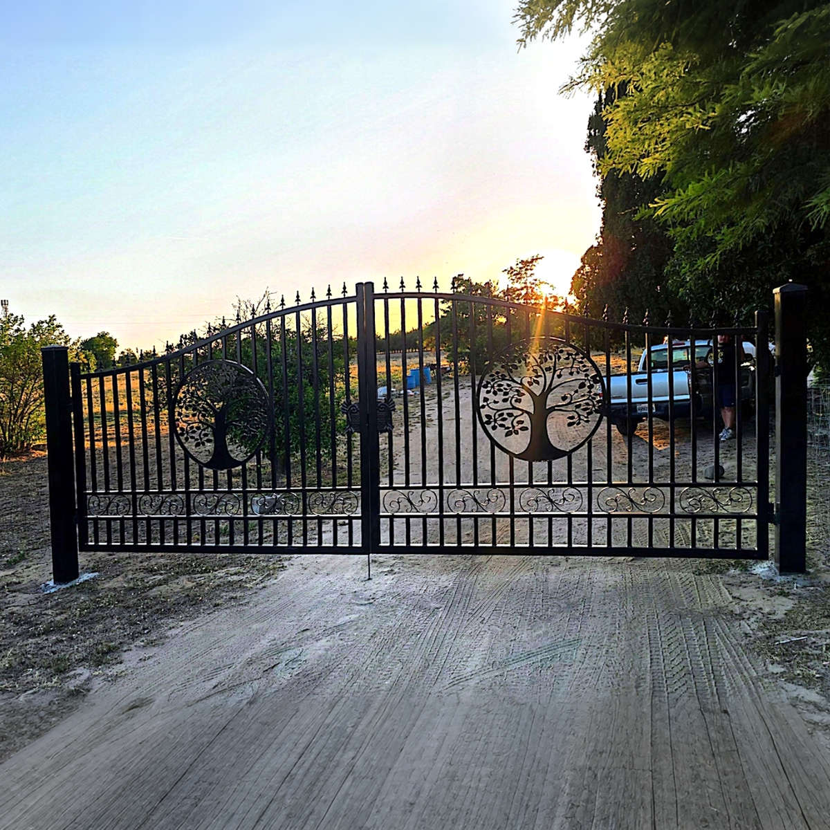 20' × 8' Steel Dual-Swing Driveway Gate with Deer Motif – Black