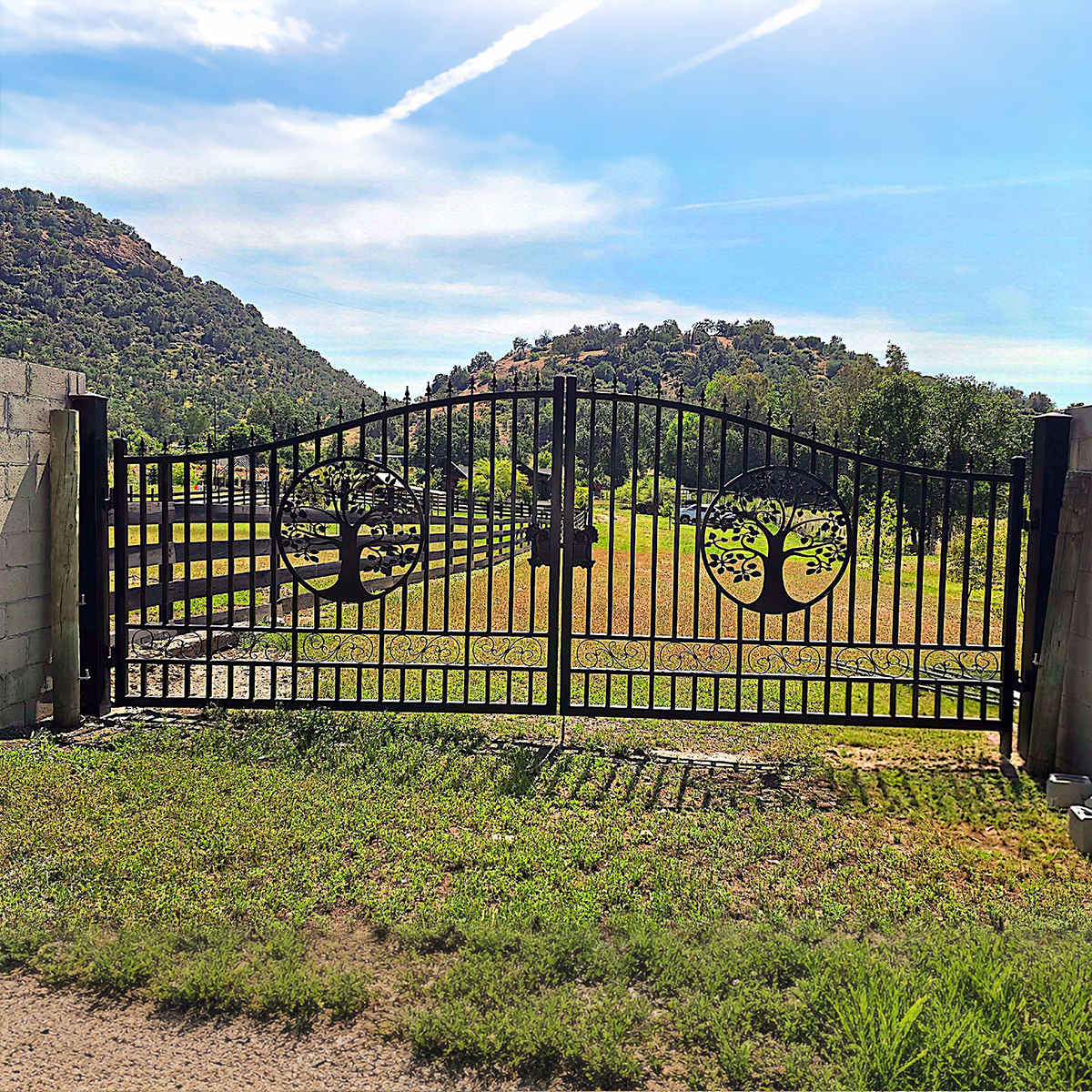20' × 8' Steel Dual-Swing Driveway Gate with Deer Motif – Black