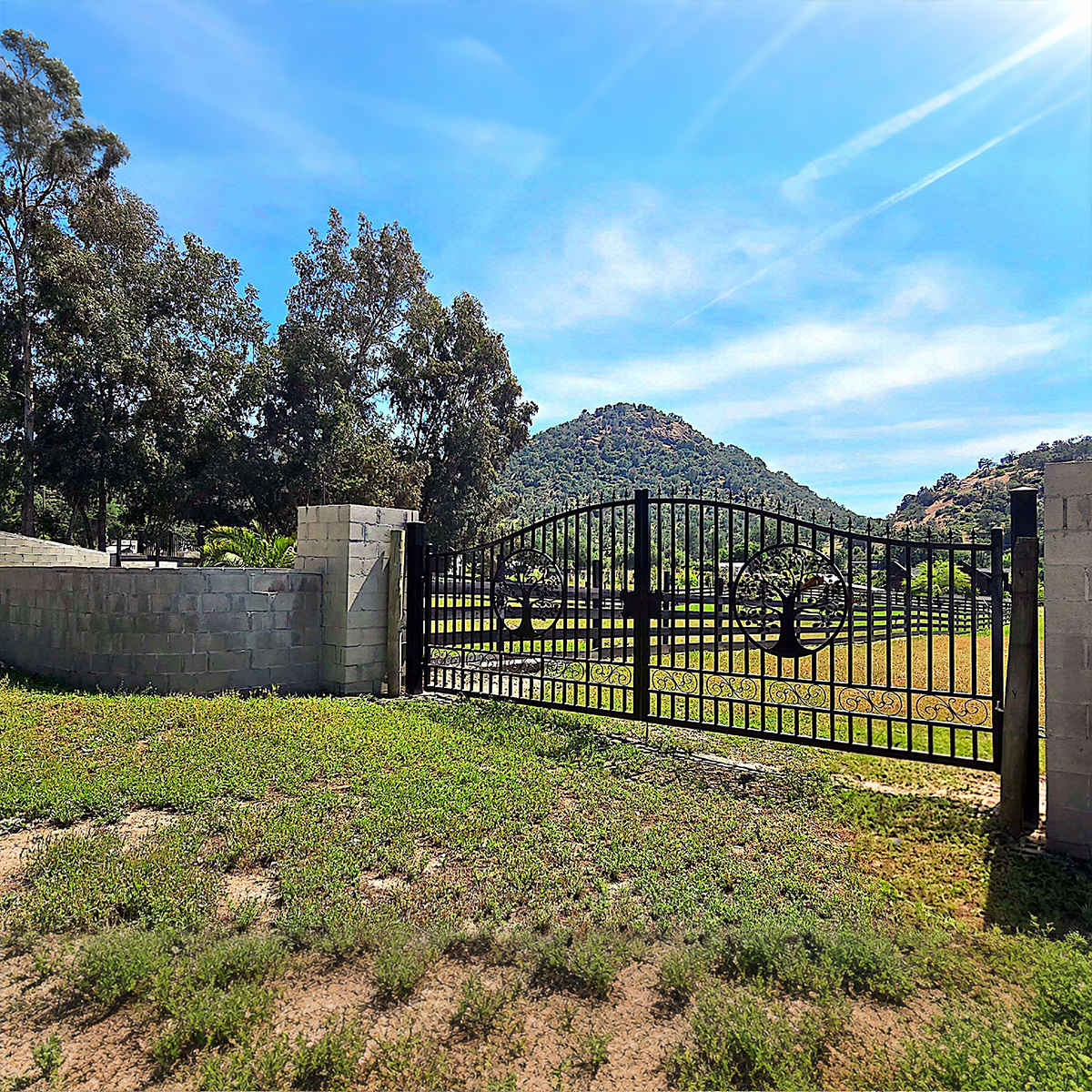 20' × 8' Steel Dual-Swing Driveway Gate with Deer Motif – Black